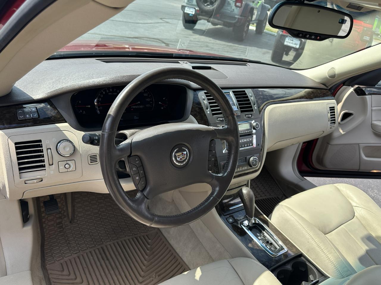 Cadillac DTS 4dr Sdn Luxury II 2008