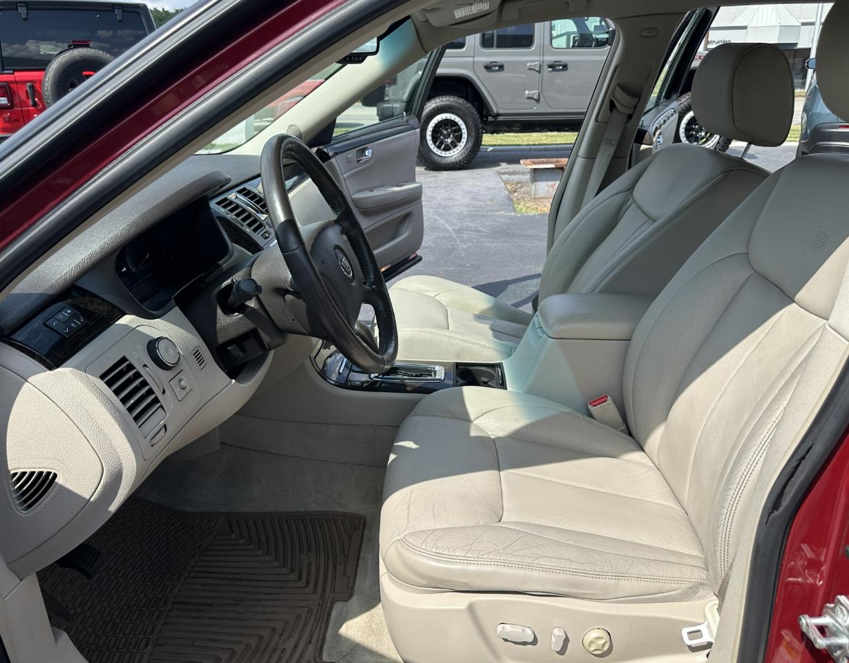 Cadillac DTS 4dr Sdn Luxury II 2008