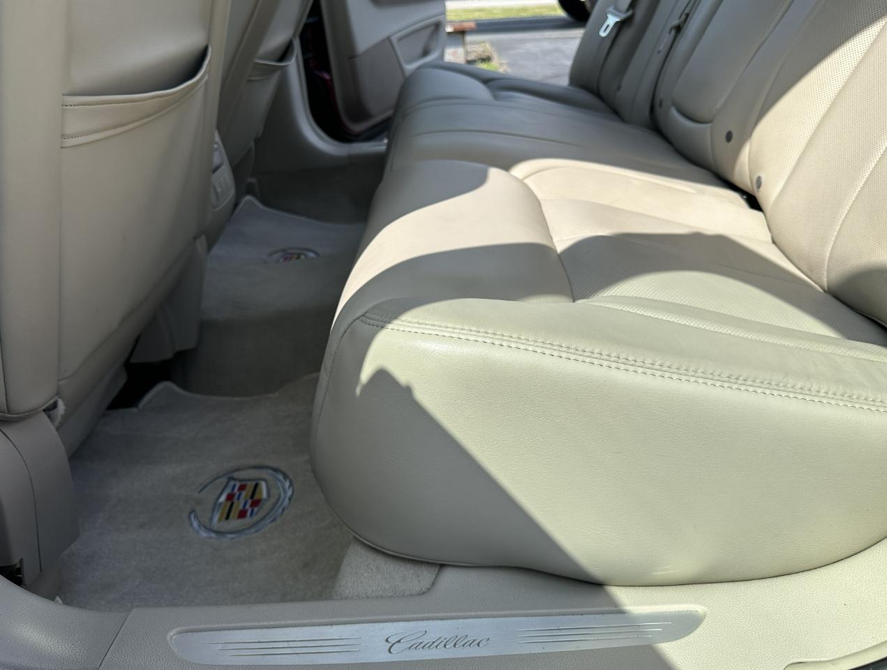 Cadillac DTS 4dr Sdn Luxury II 2008