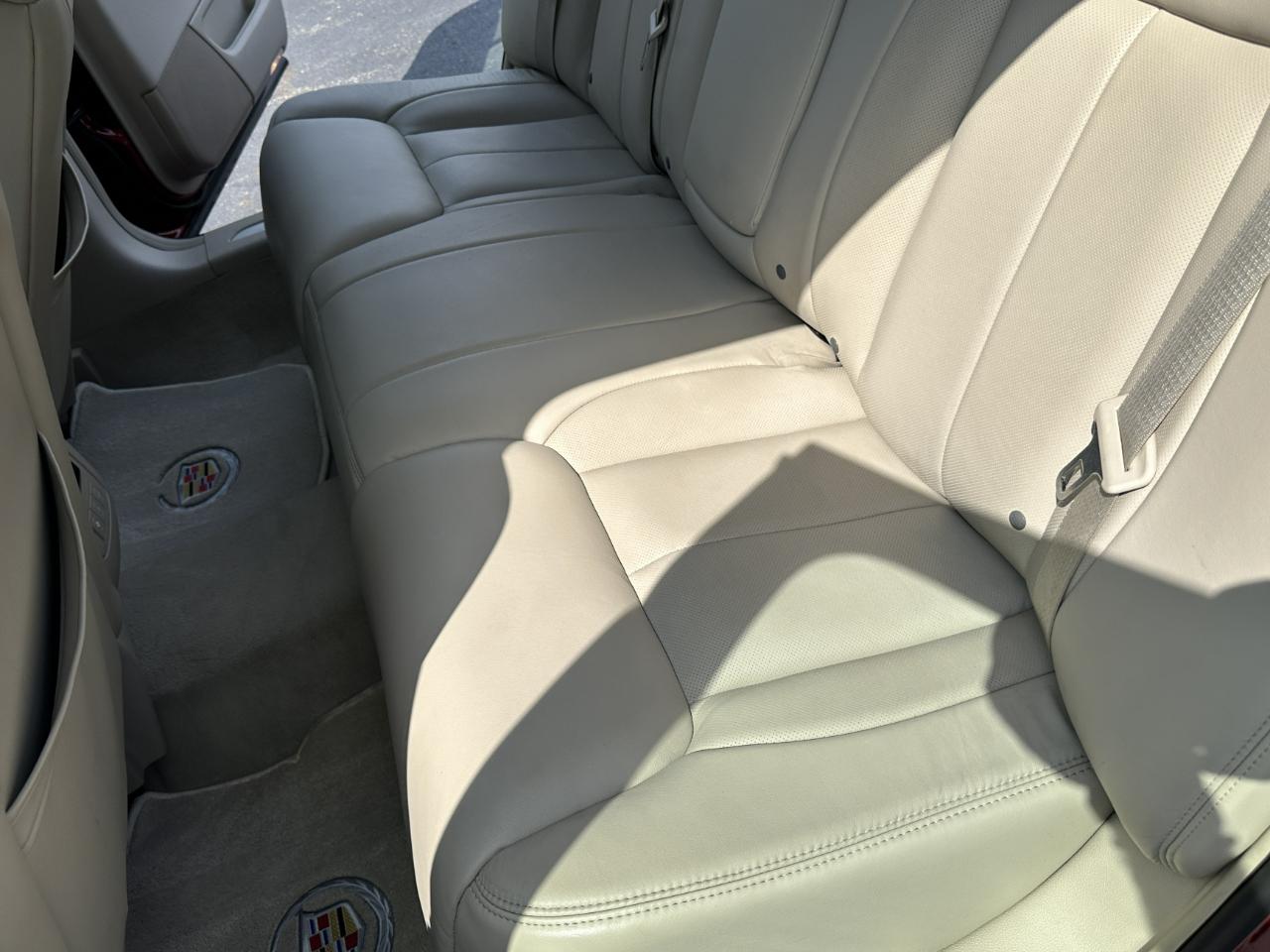 Cadillac DTS 4dr Sdn Luxury II 2008