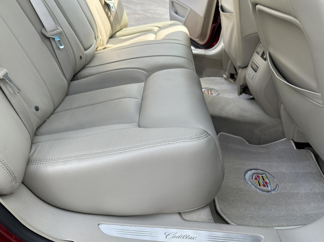 Cadillac DTS 4dr Sdn Luxury II 2008