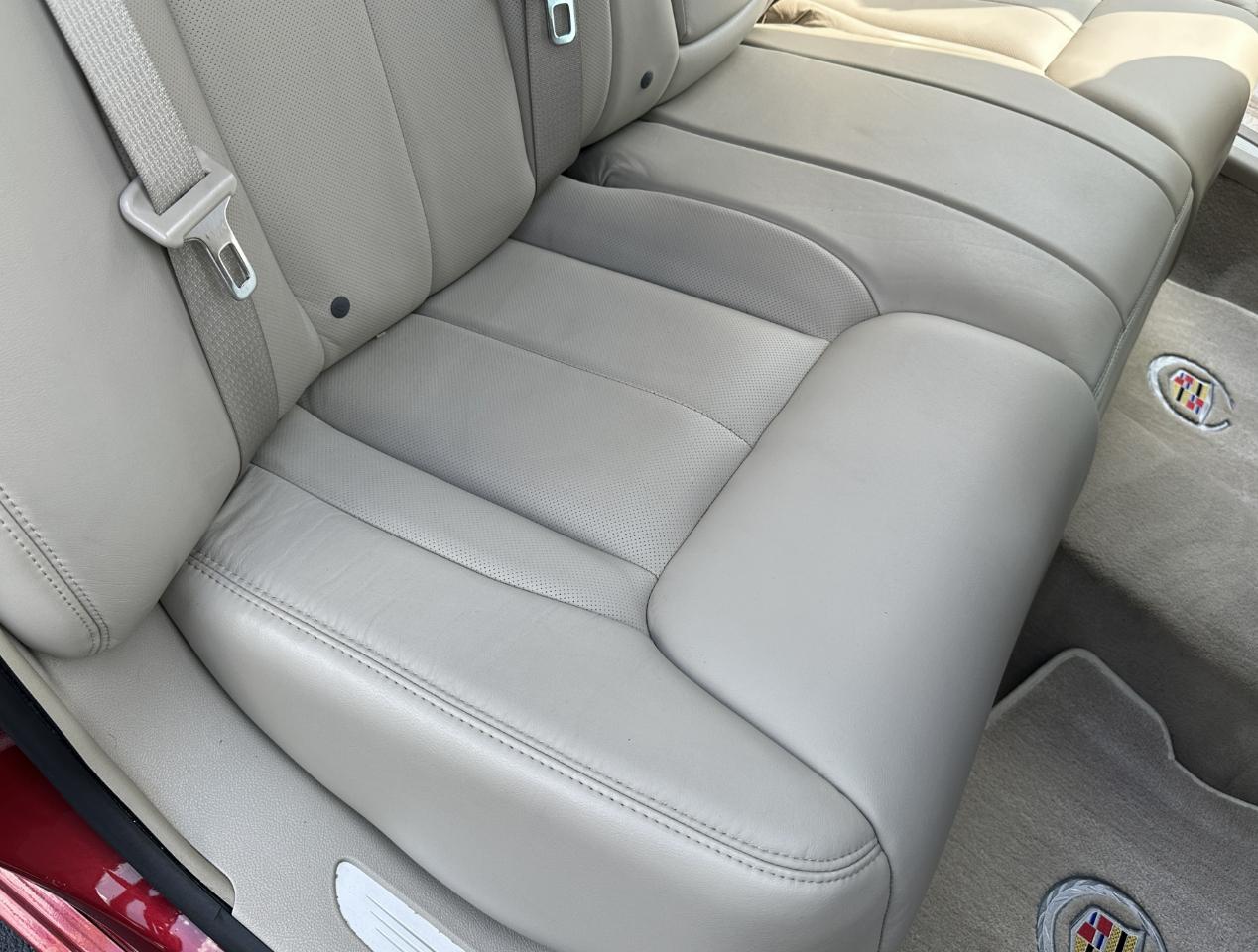 Cadillac DTS 4dr Sdn Luxury II 2008