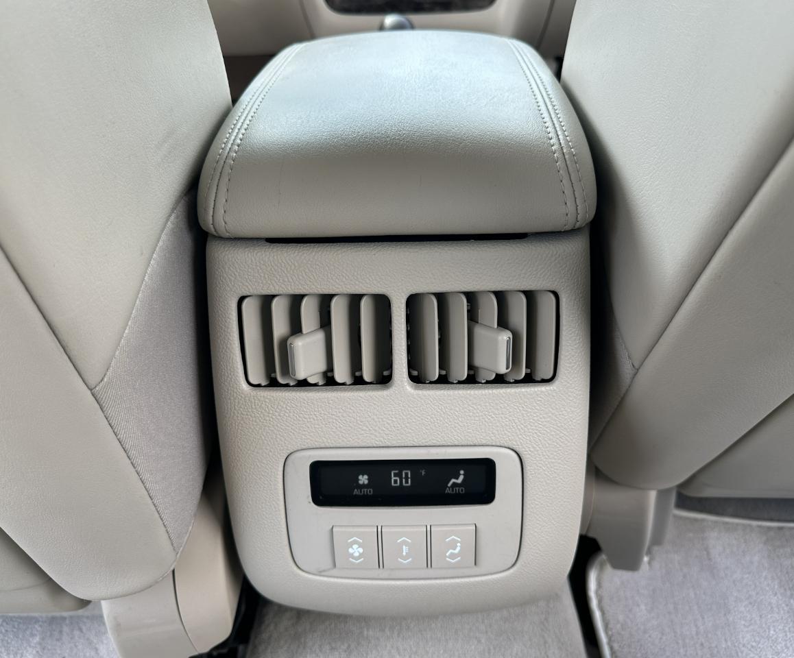Cadillac DTS 4dr Sdn Luxury II 2008
