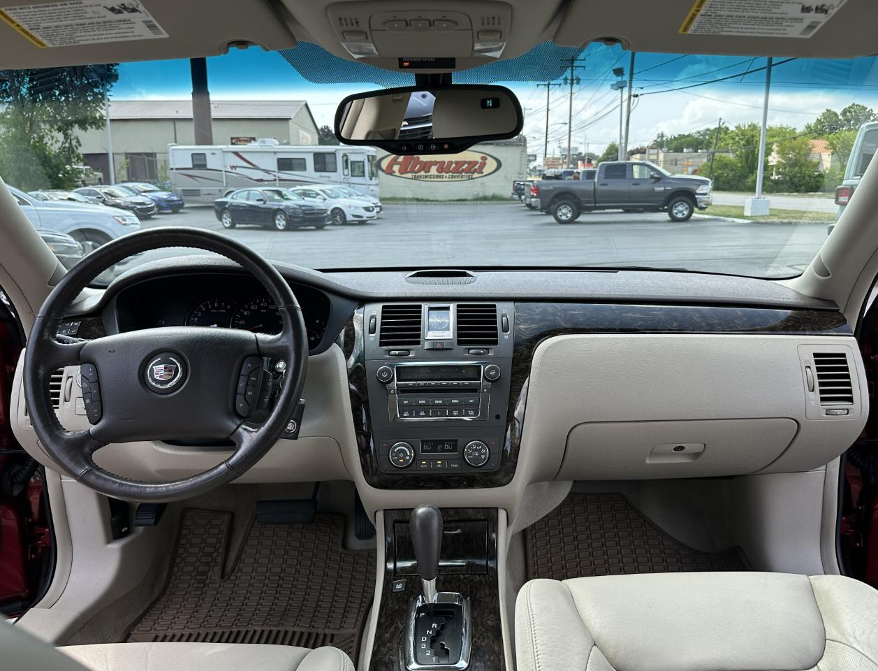 Cadillac DTS 4dr Sdn Luxury II 2008