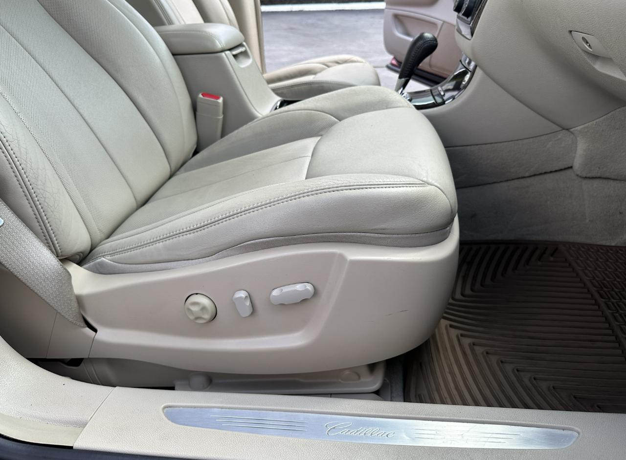 Cadillac DTS 4dr Sdn Luxury II 2008