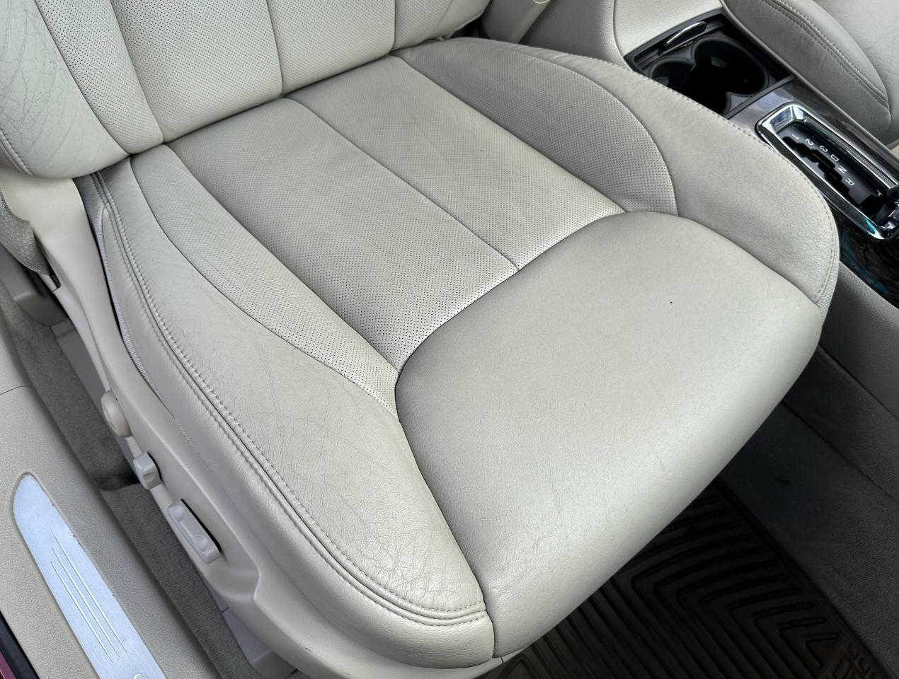 Cadillac DTS 4dr Sdn Luxury II 2008