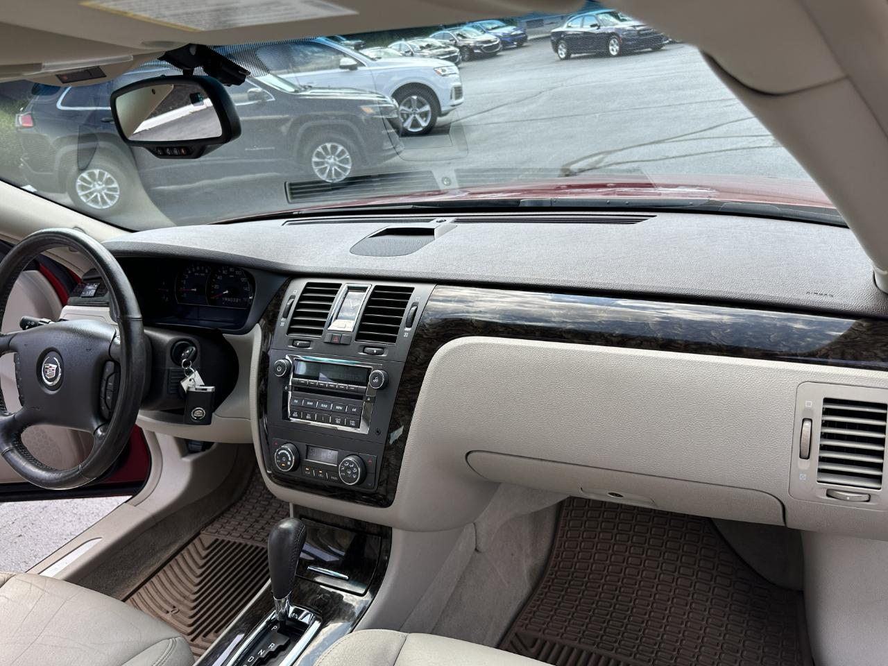 Cadillac DTS 4dr Sdn Luxury II 2008