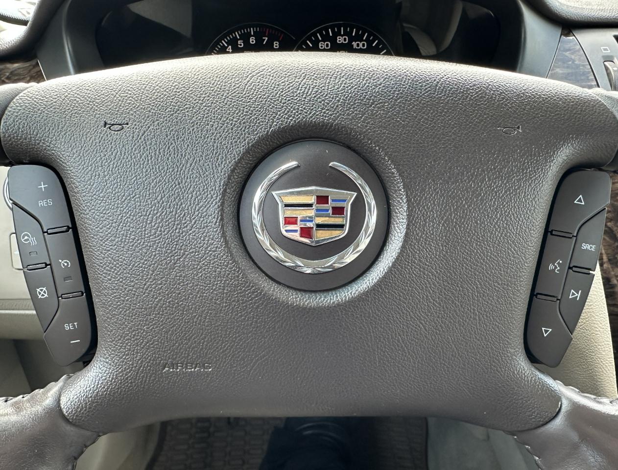 Cadillac DTS 4dr Sdn Luxury II 2008