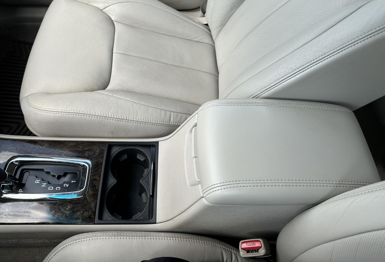 Cadillac DTS 4dr Sdn Luxury II 2008