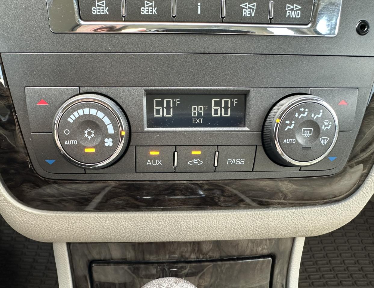 Cadillac DTS 4dr Sdn Luxury II 2008