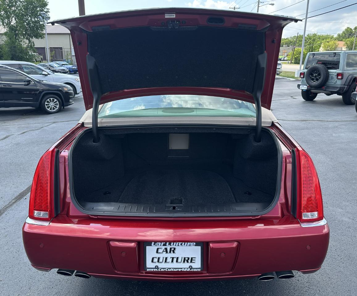 Cadillac DTS 4dr Sdn Luxury II 2008