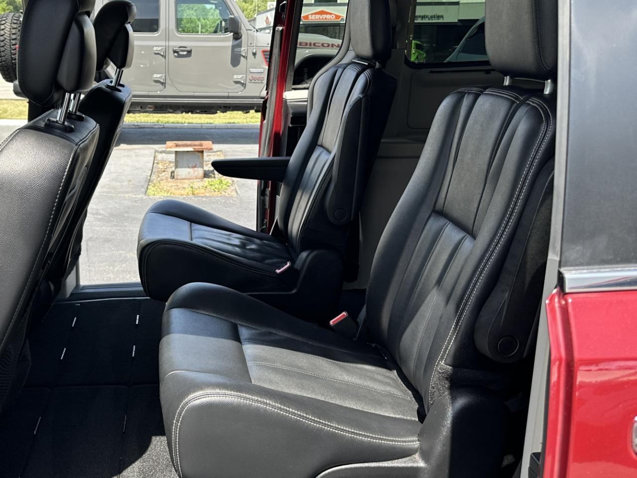 Chrysler Town & Country Touring 2016