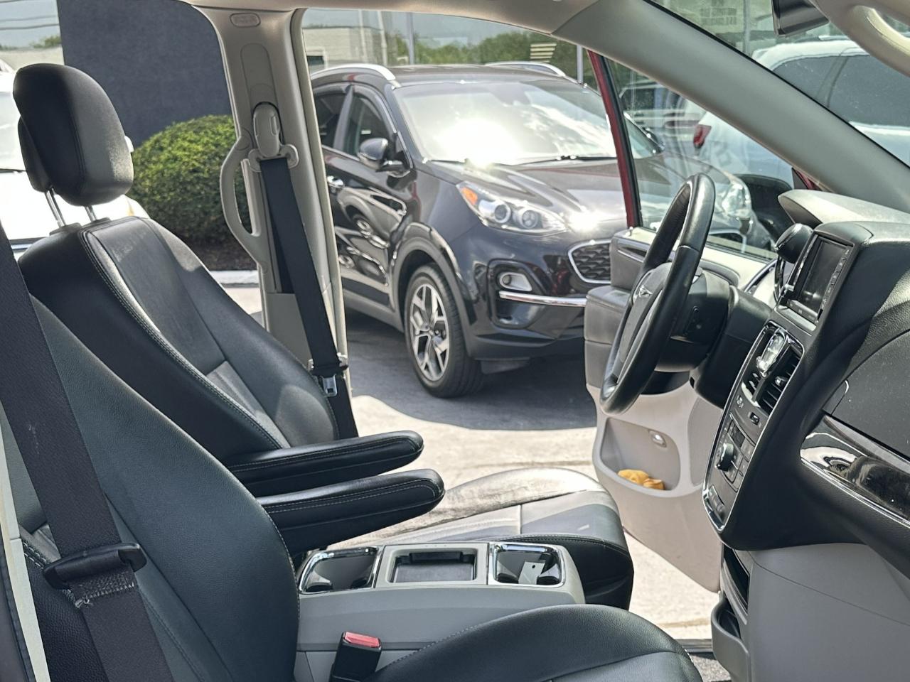 Chrysler Town & Country Touring 2016
