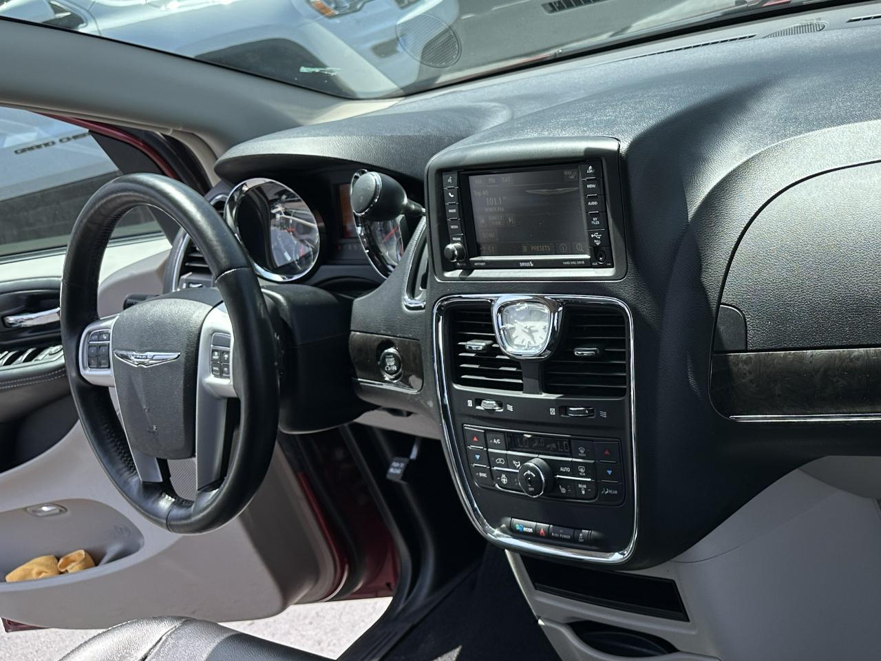 Chrysler Town & Country Touring 2016