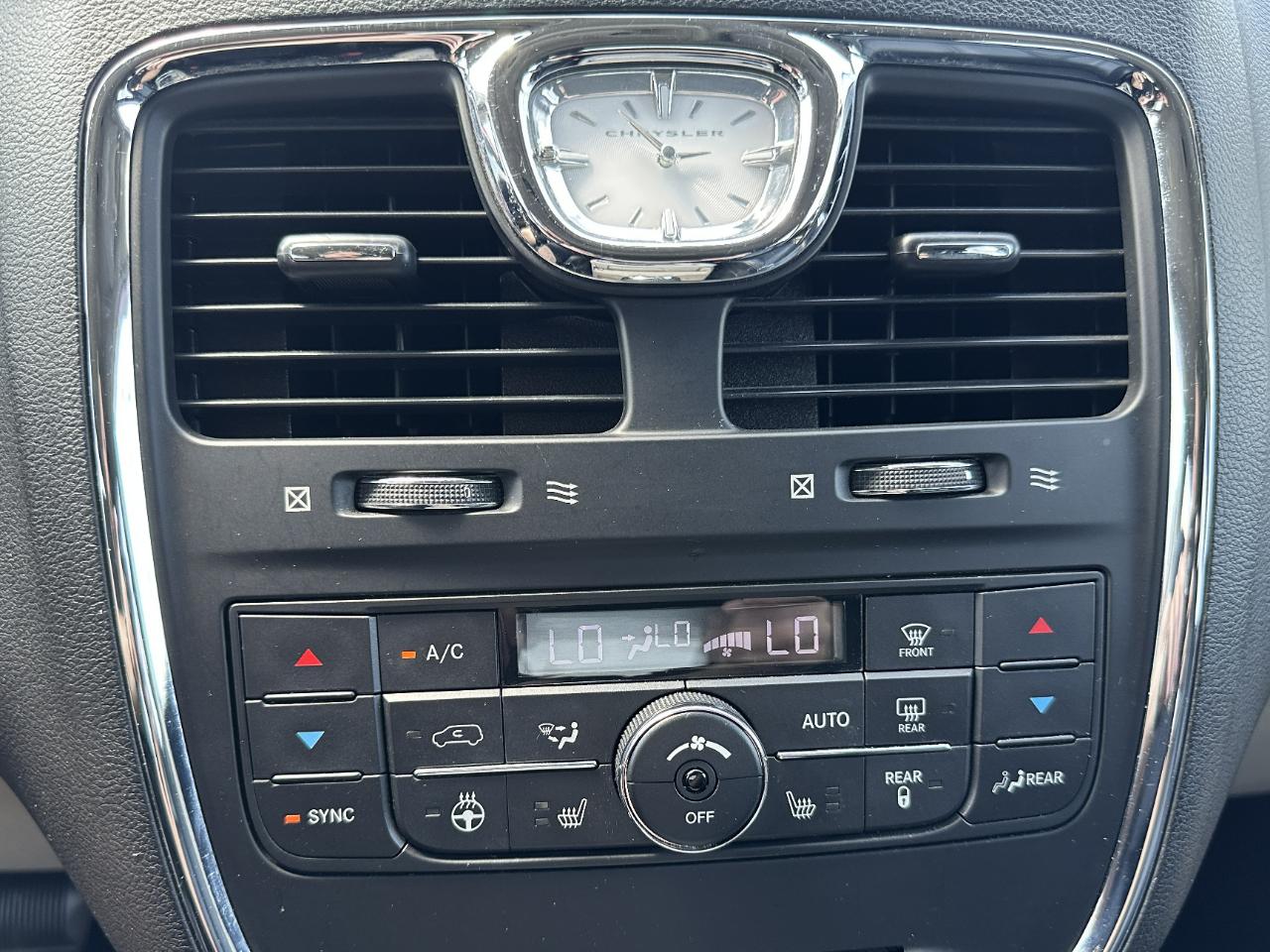 Chrysler Town & Country Touring 2016