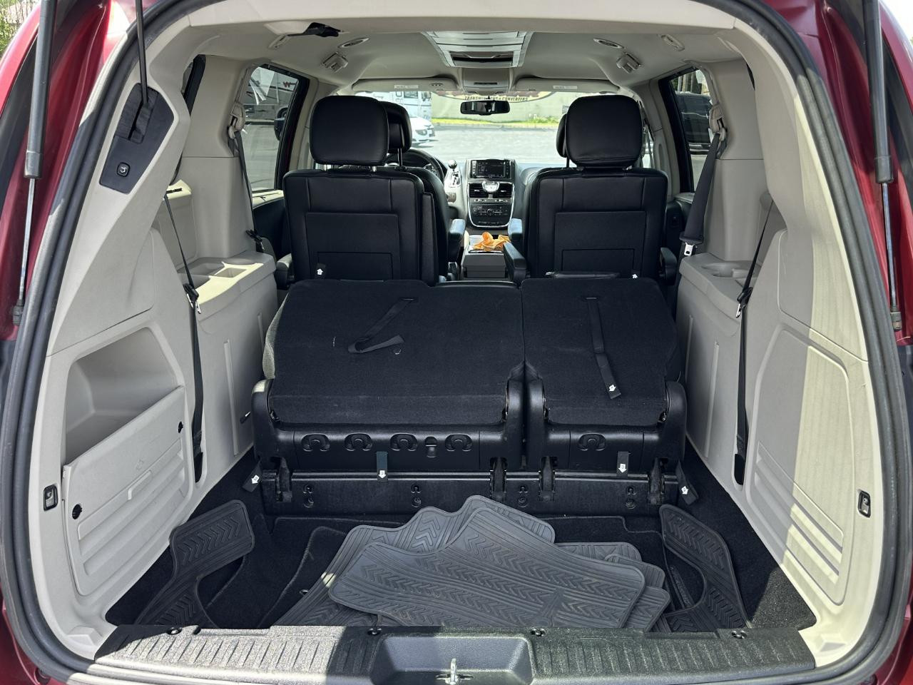 Chrysler Town & Country Touring 2016