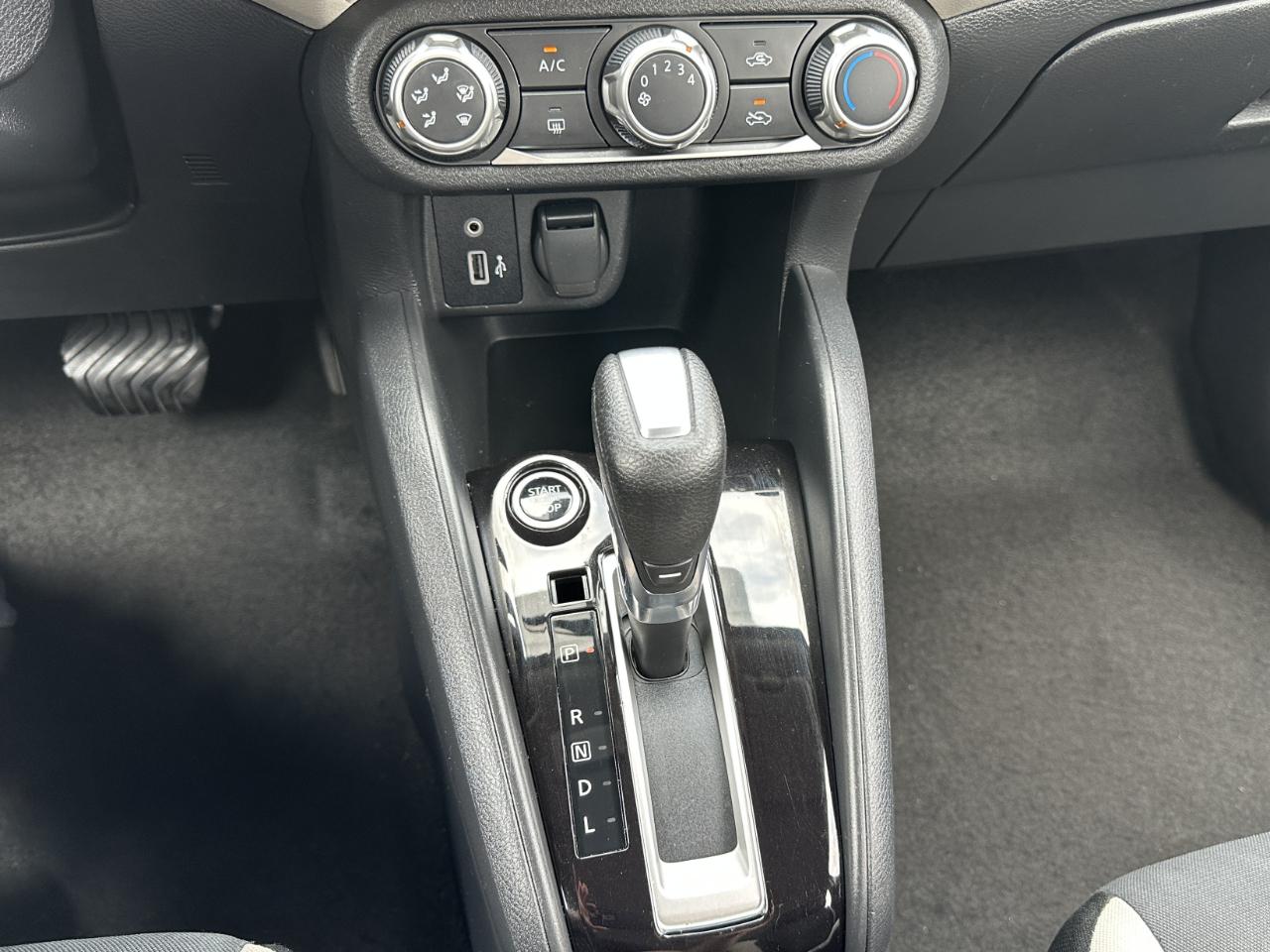 Nissan Versa SV 2021