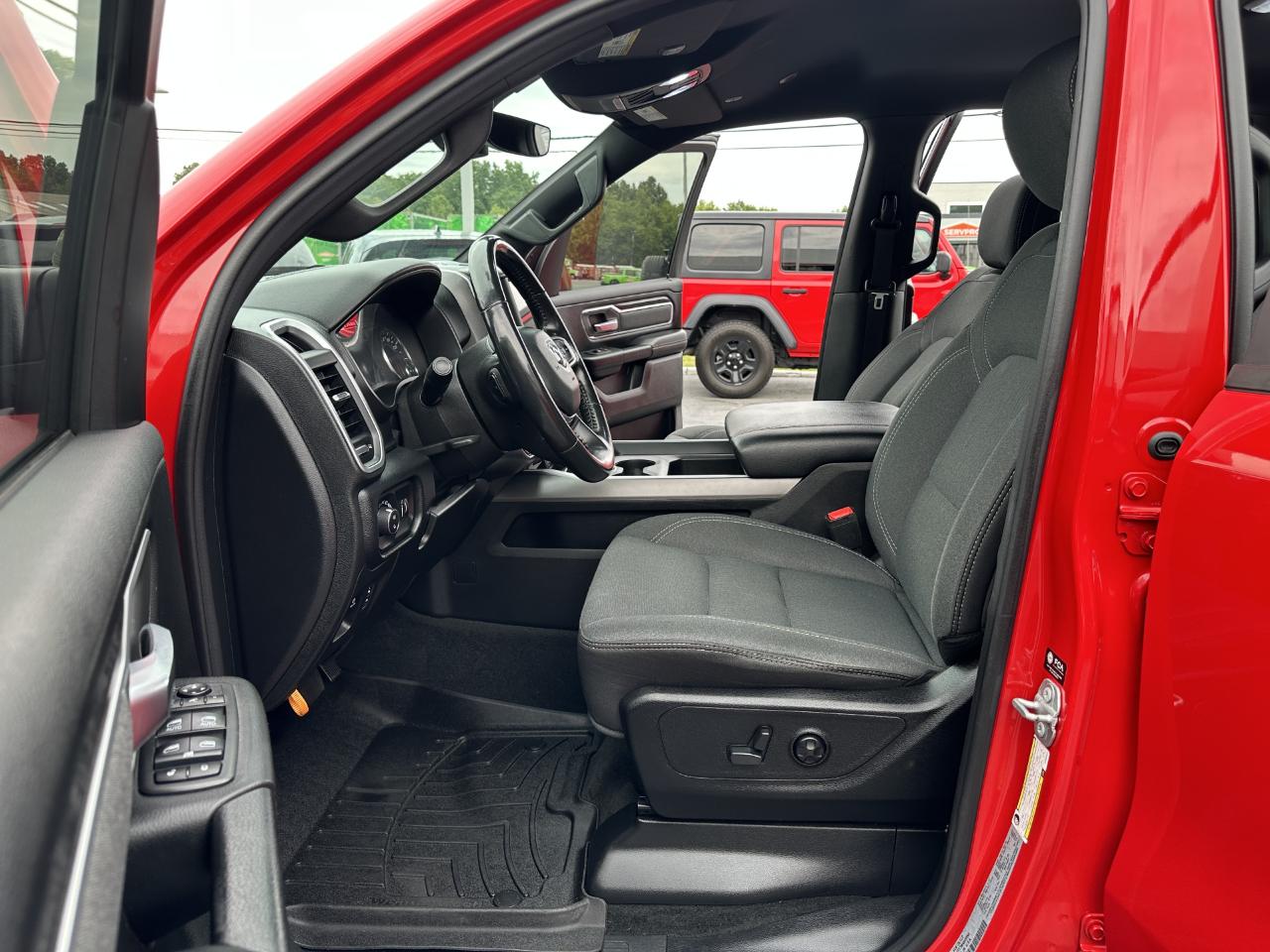 RAM 1500 Big Horn Crew Cab 4WD 2021