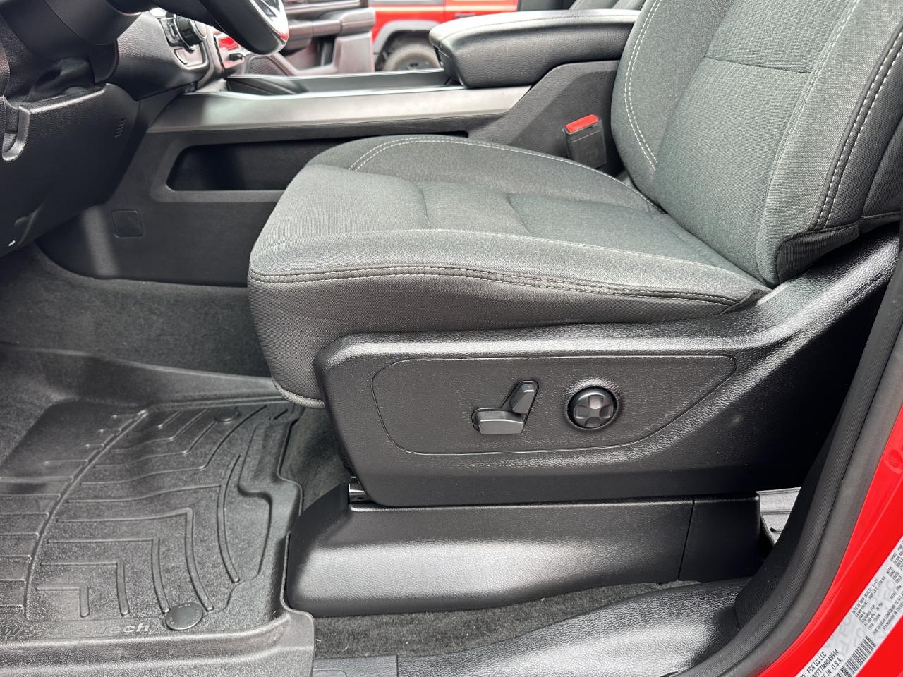 RAM 1500 Big Horn Crew Cab 4WD 2021