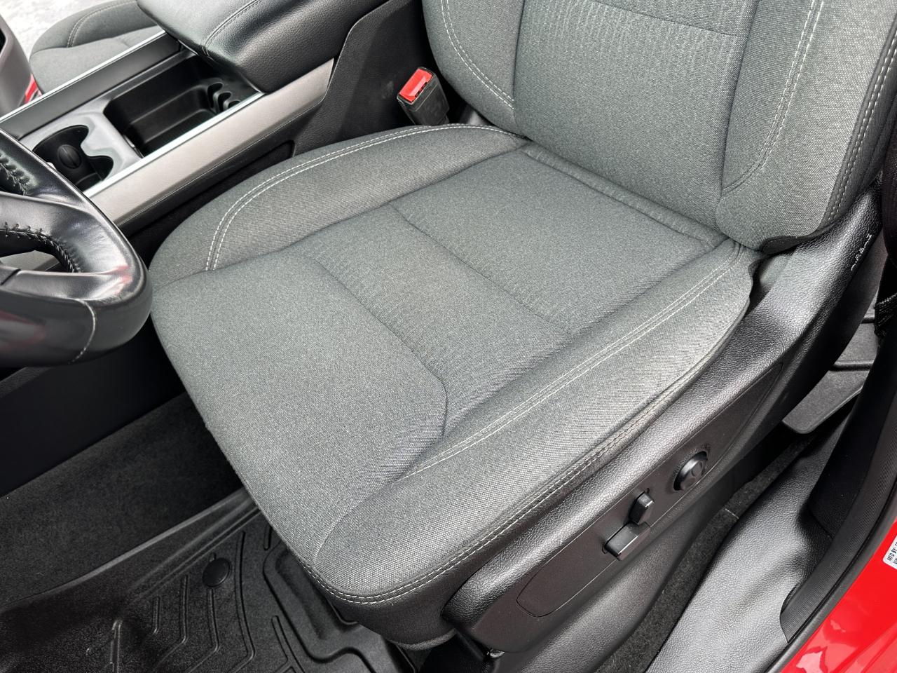 RAM 1500 Big Horn Crew Cab 4WD 2021