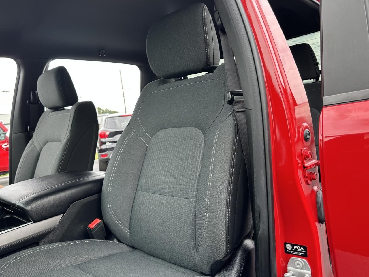 RAM 1500 Big Horn Crew Cab 4WD 2021