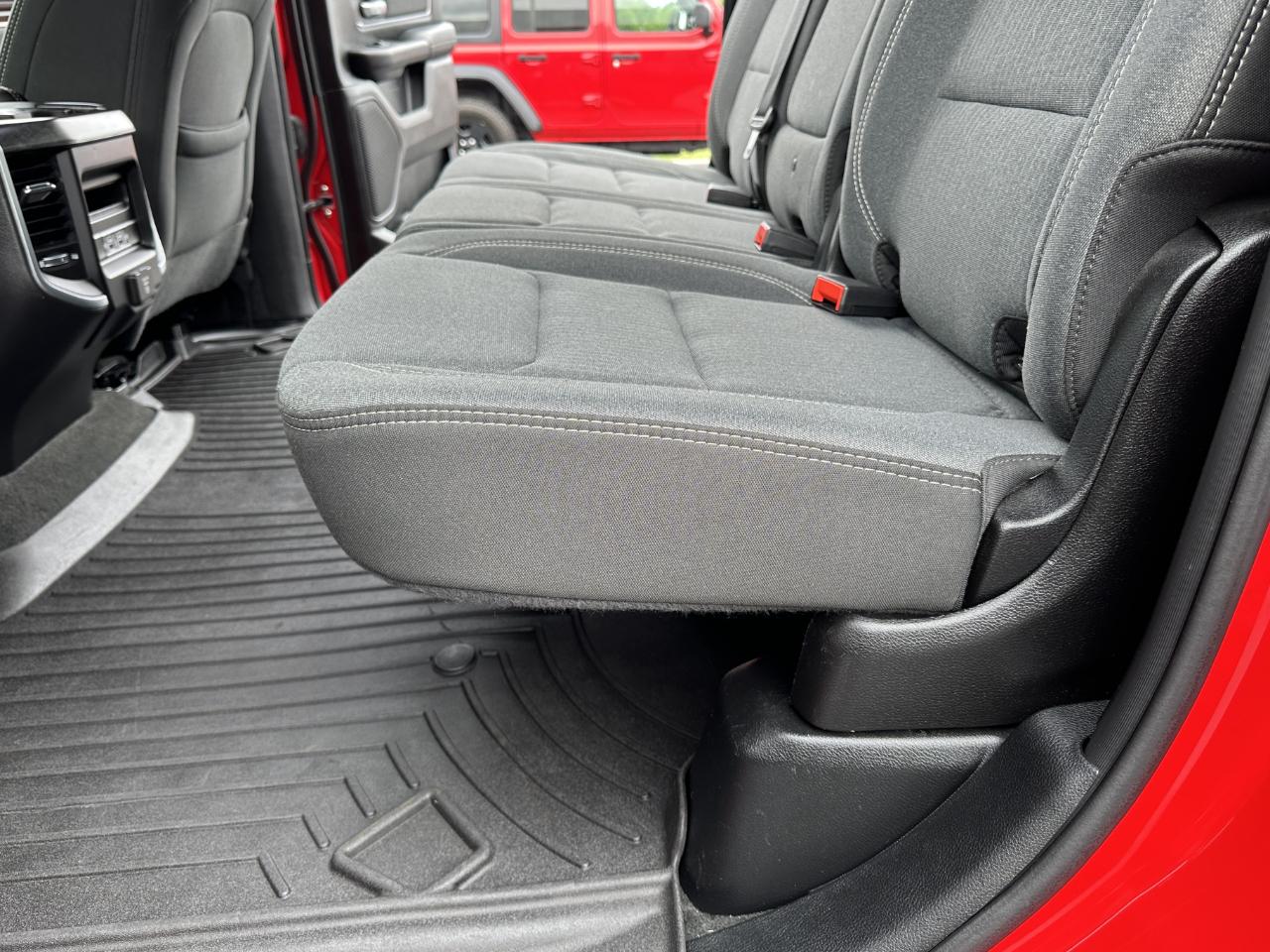 RAM 1500 Big Horn Crew Cab 4WD 2021