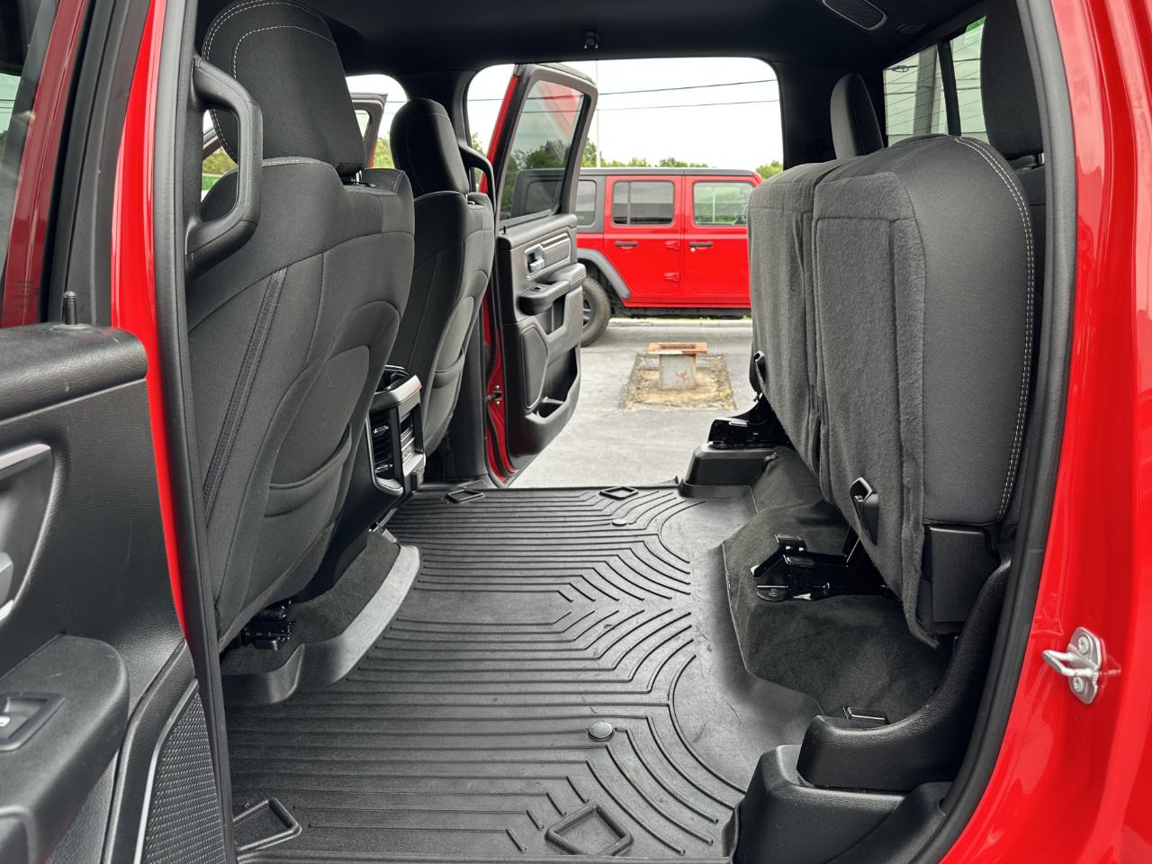 RAM 1500 Big Horn Crew Cab 4WD 2021