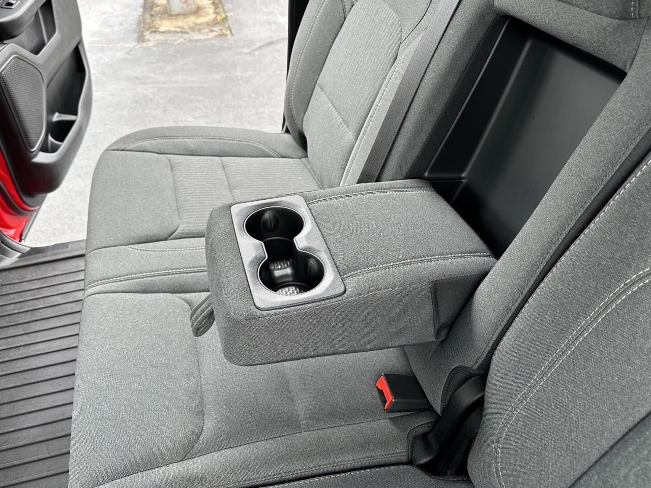 RAM 1500 Big Horn Crew Cab 4WD 2021