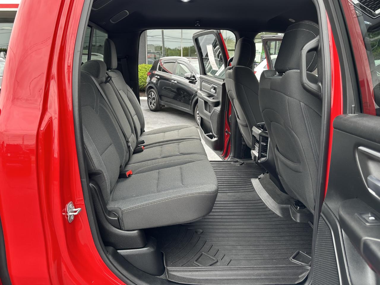 RAM 1500 Big Horn Crew Cab 4WD 2021