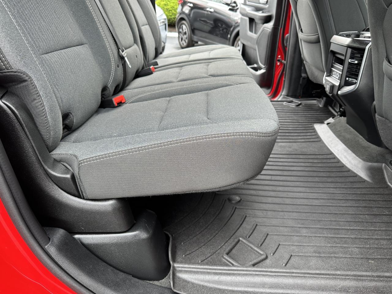 RAM 1500 Big Horn Crew Cab 4WD 2021