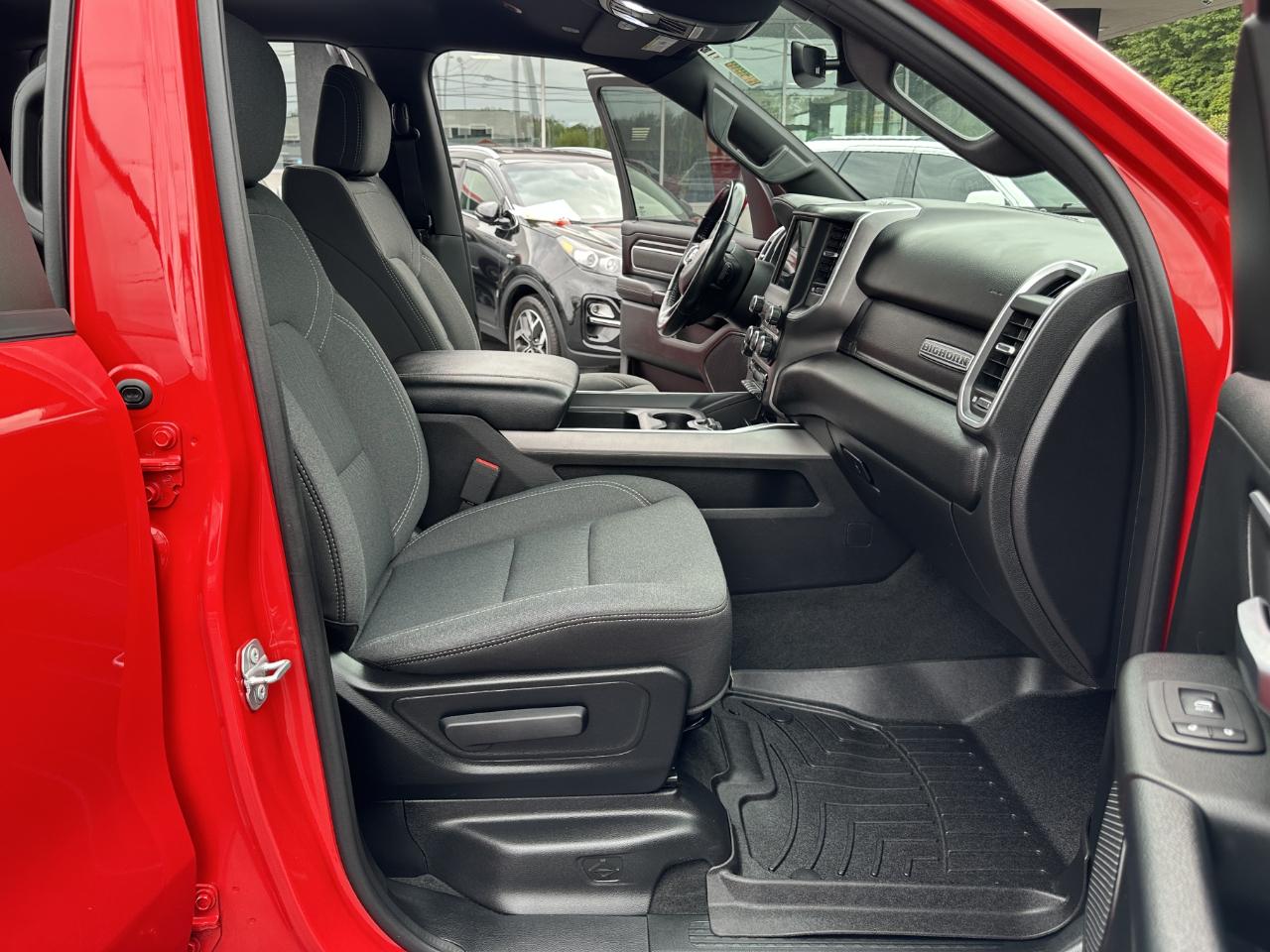 RAM 1500 Big Horn Crew Cab 4WD 2021