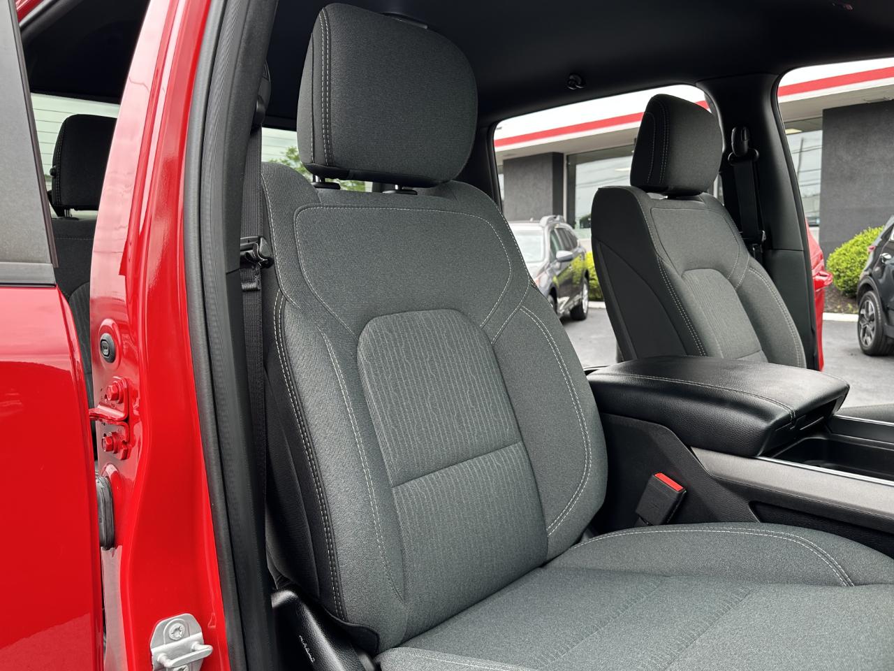 RAM 1500 Big Horn Crew Cab 4WD 2021