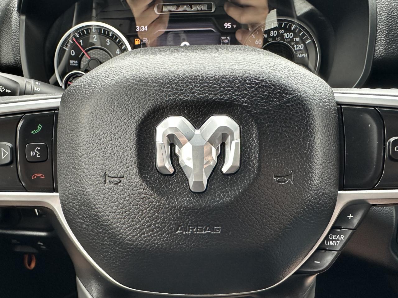 RAM 1500 Big Horn Crew Cab 4WD 2021