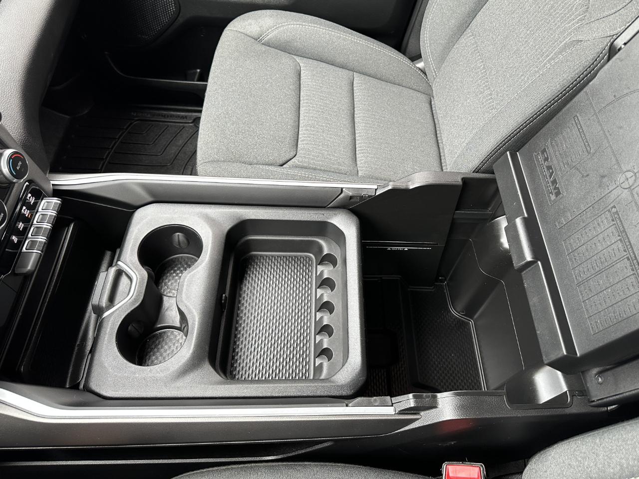 RAM 1500 Big Horn Crew Cab 4WD 2021