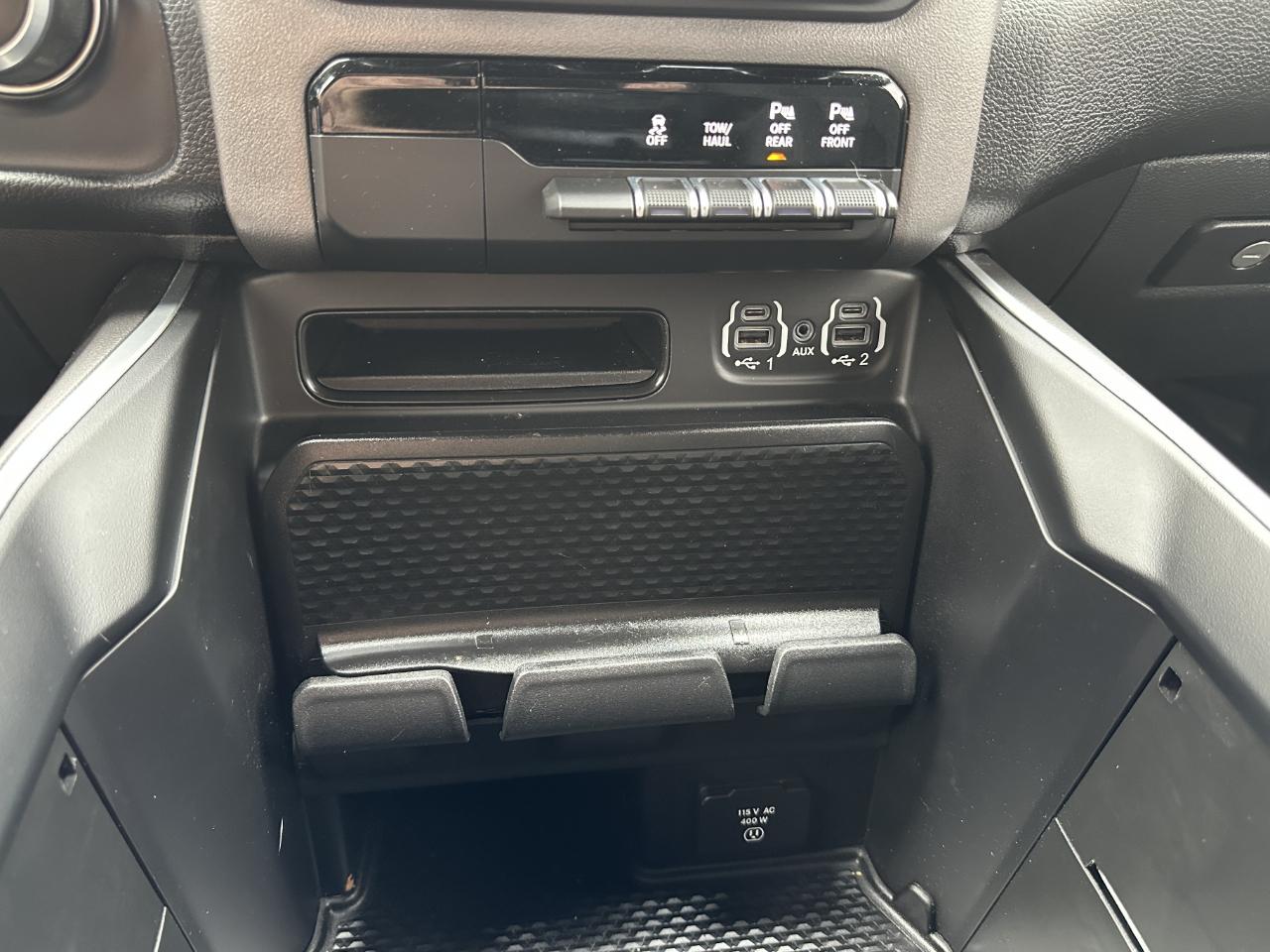 RAM 1500 Big Horn Crew Cab 4WD 2021