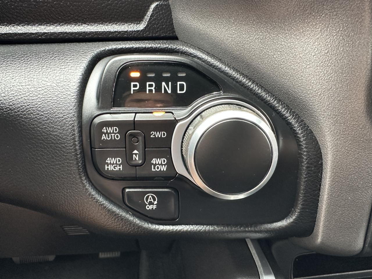 RAM 1500 Big Horn Crew Cab 4WD 2021