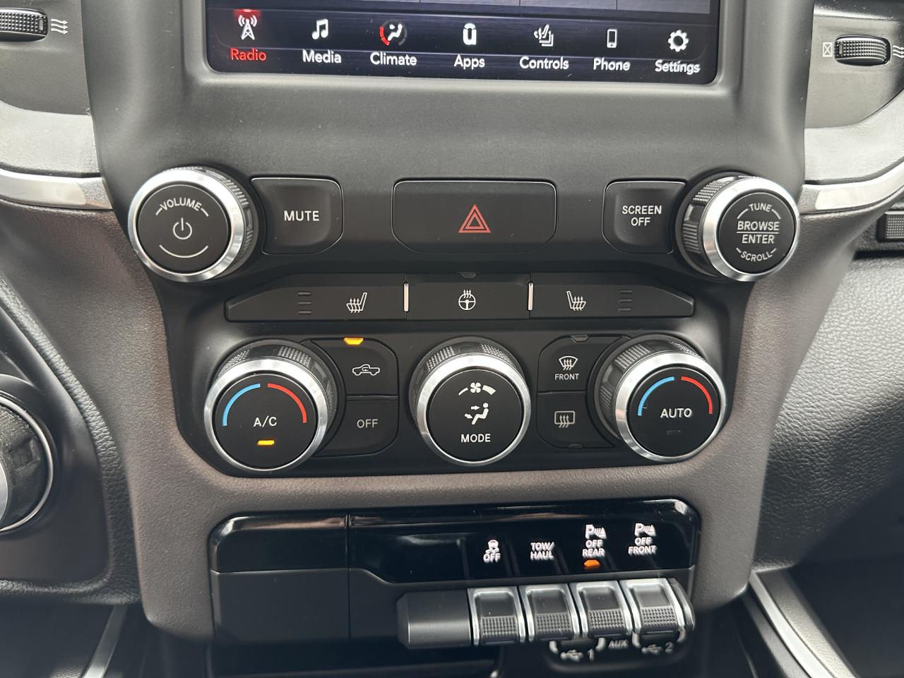 RAM 1500 Big Horn Crew Cab 4WD 2021