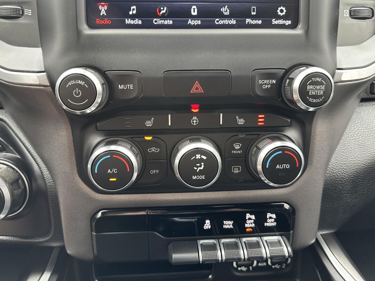 RAM 1500 Big Horn Crew Cab 4WD 2021