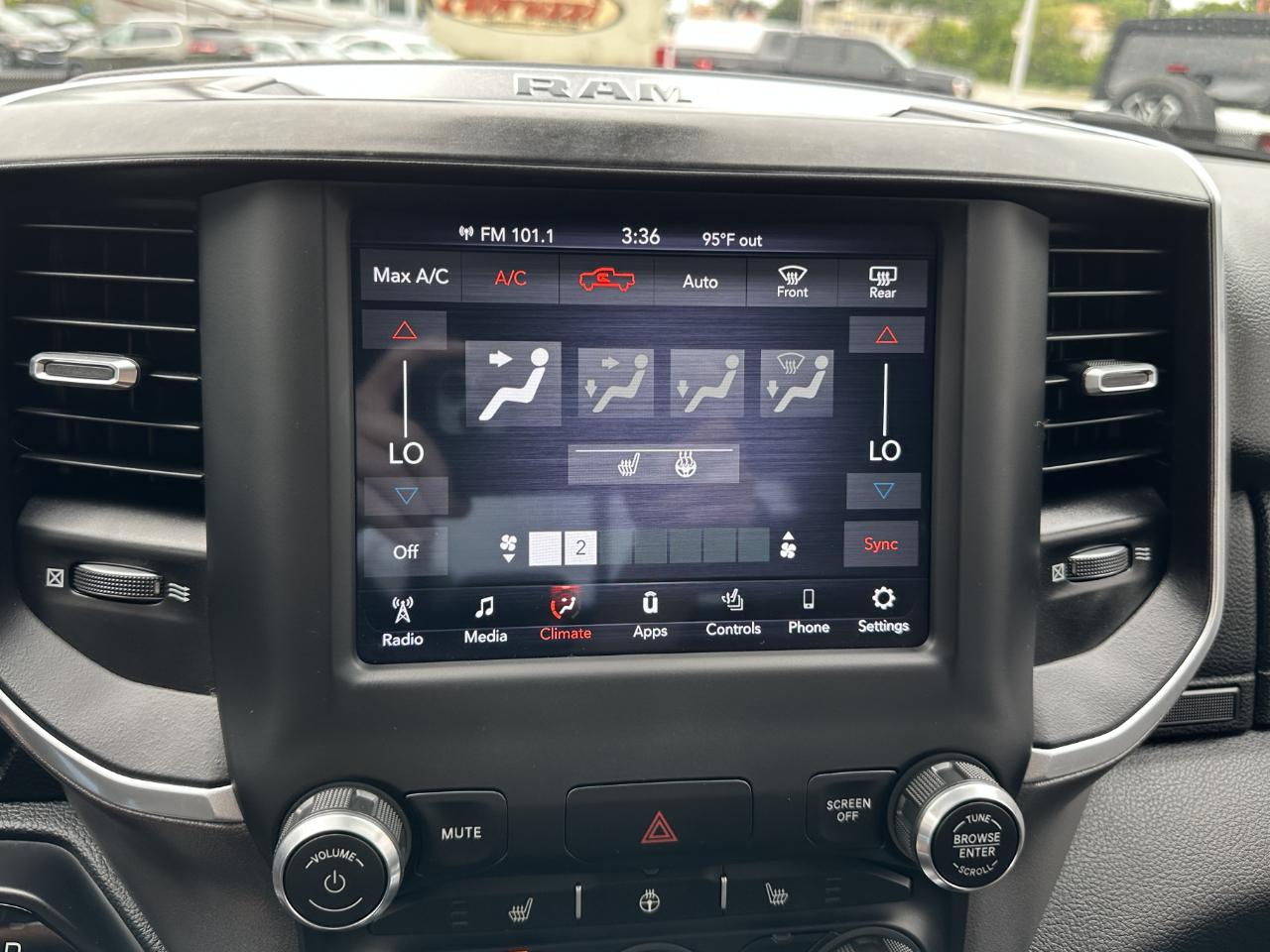 RAM 1500 Big Horn Crew Cab 4WD 2021