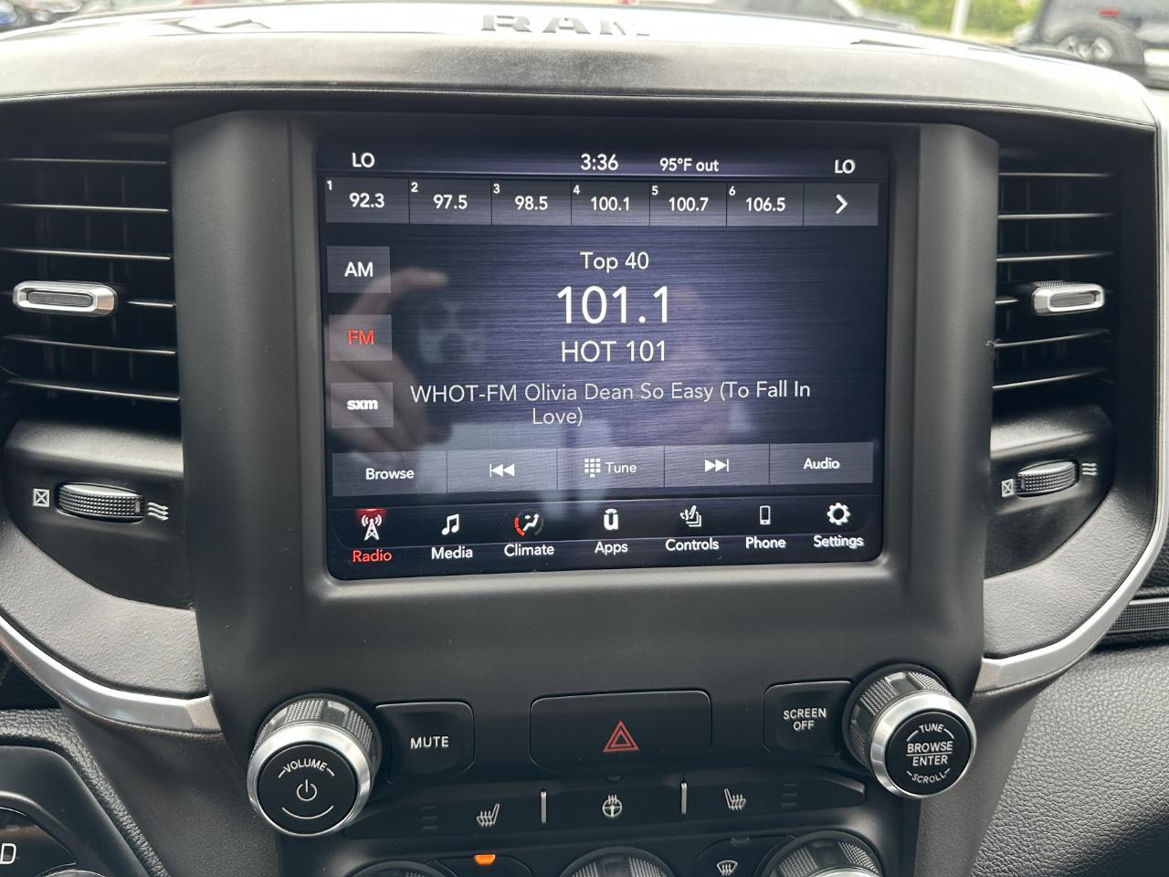 RAM 1500 Big Horn Crew Cab 4WD 2021