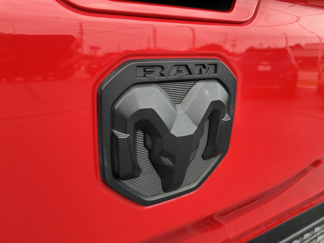 RAM 1500 Big Horn Crew Cab 4WD 2021