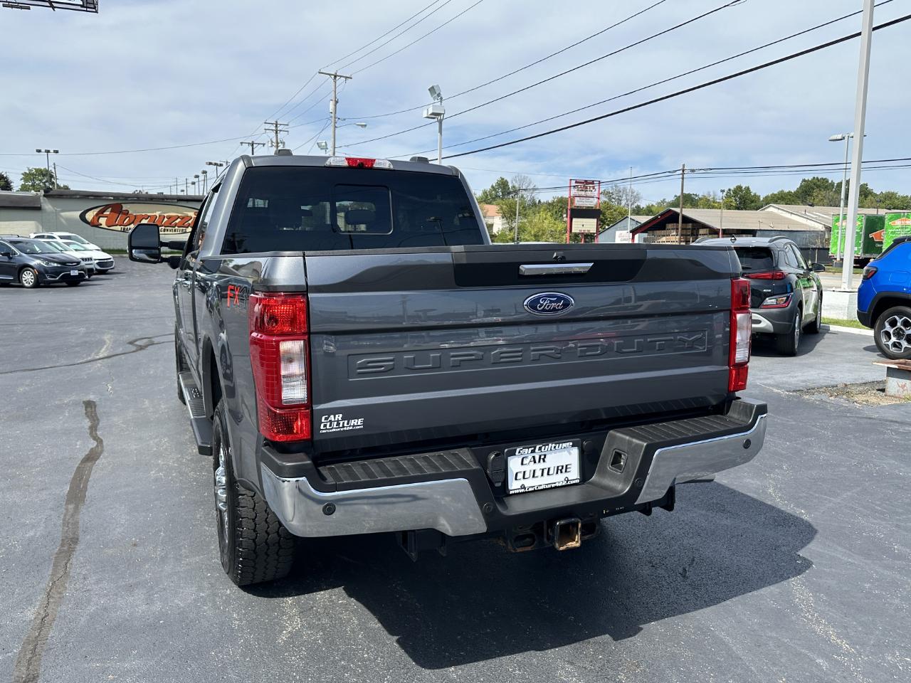 Ford F-350 SD XLT Crew Cab 4WD 2022