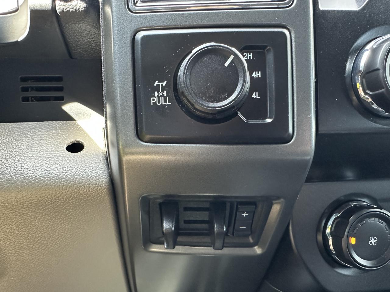 Ford F-350 SD XLT Crew Cab 4WD 2022