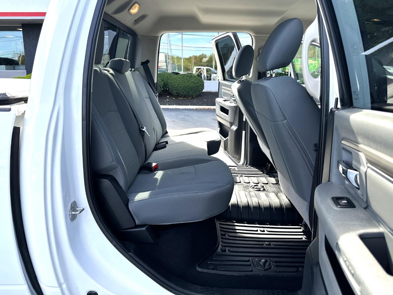 RAM 1500 SLT Crew Cab 4WD 2018