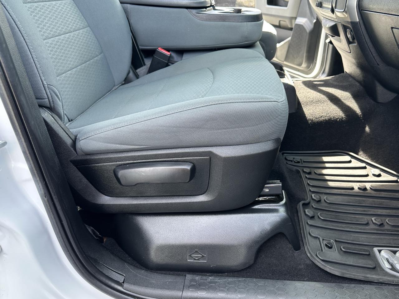 RAM 1500 SLT Crew Cab 4WD 2018
