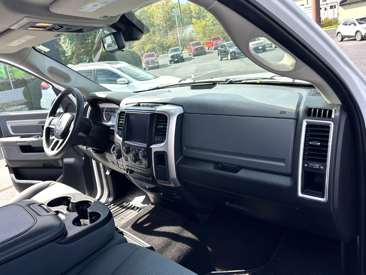 RAM 1500 SLT Crew Cab 4WD 2018
