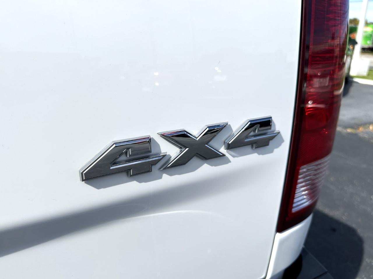 RAM 1500 SLT Crew Cab 4WD 2018