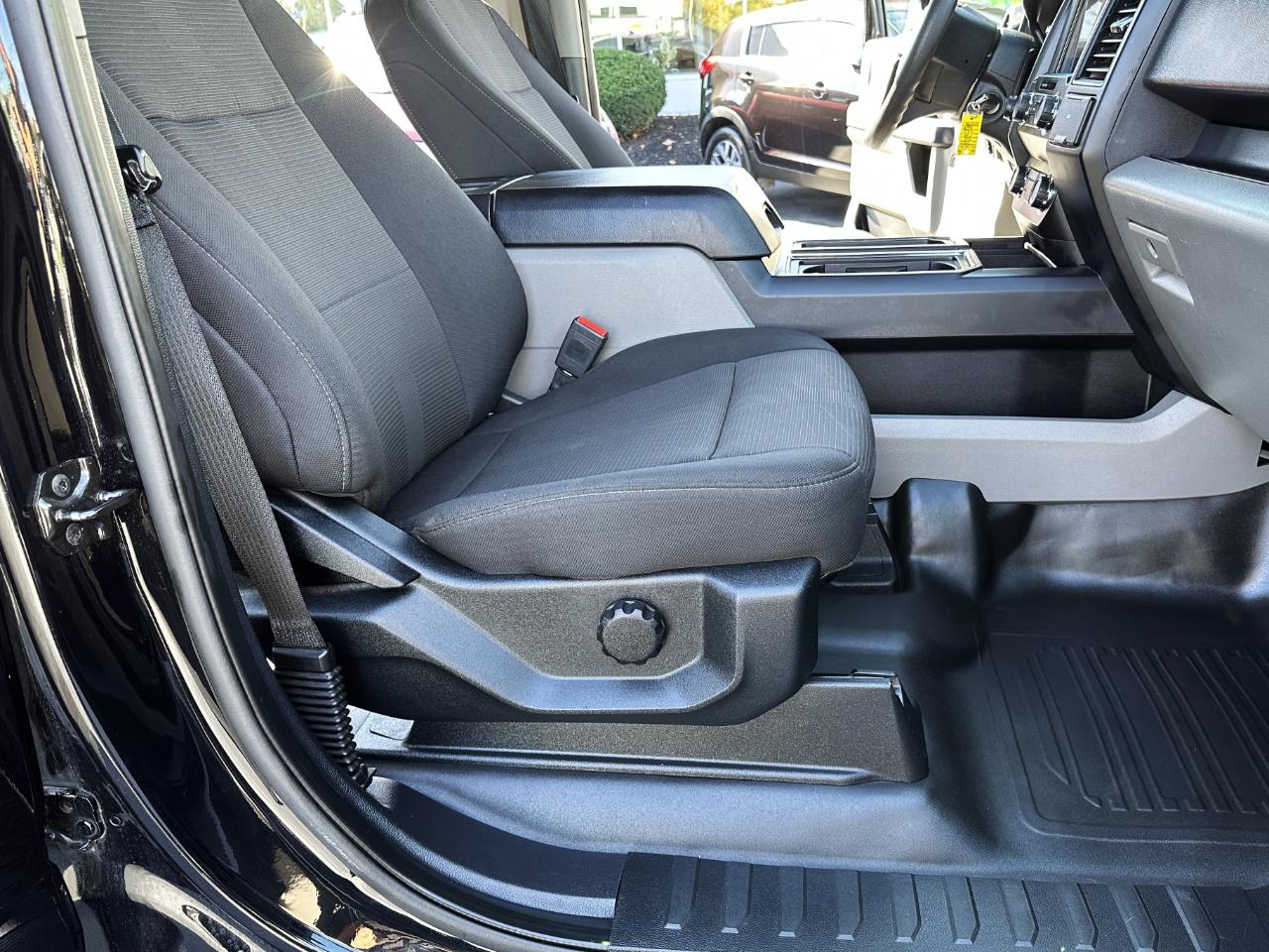 Ford F-150 4WD SuperCrew 145" STX 2020