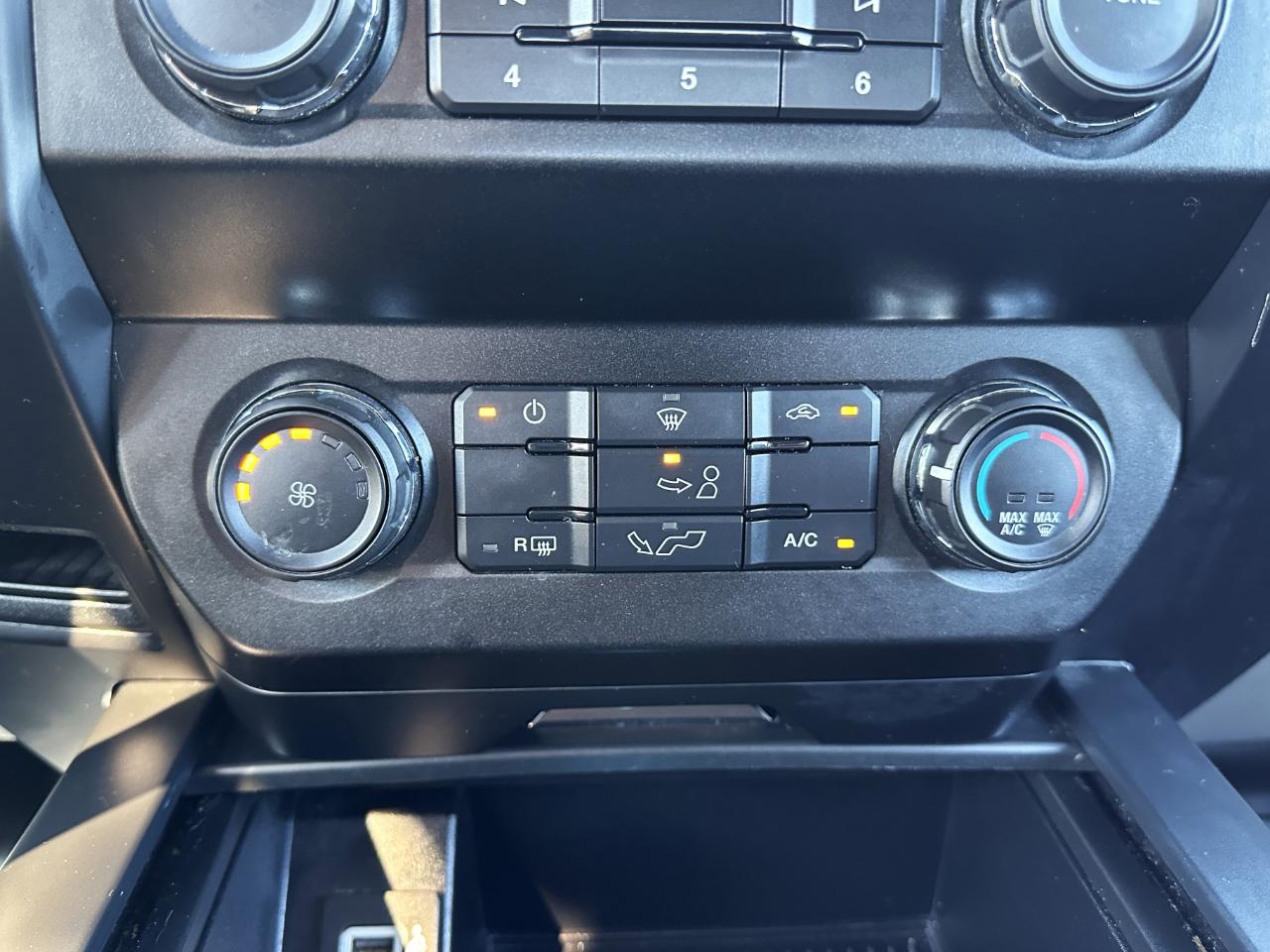 Ford F-150 4WD SuperCrew 145" STX 2020