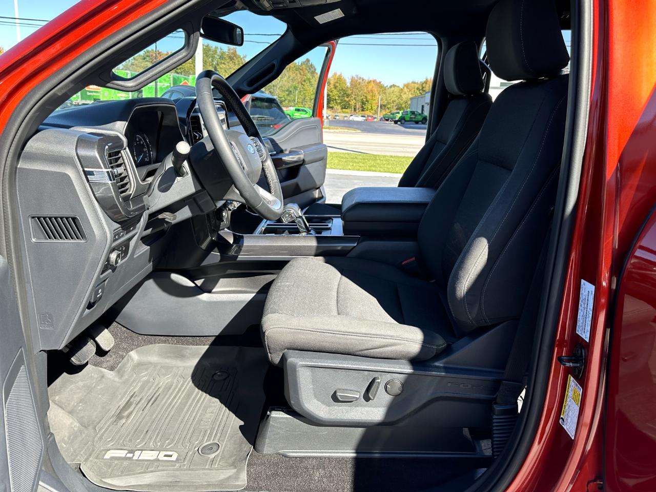 Ford F-150 4WD SuperCrew 145" XLT 2023